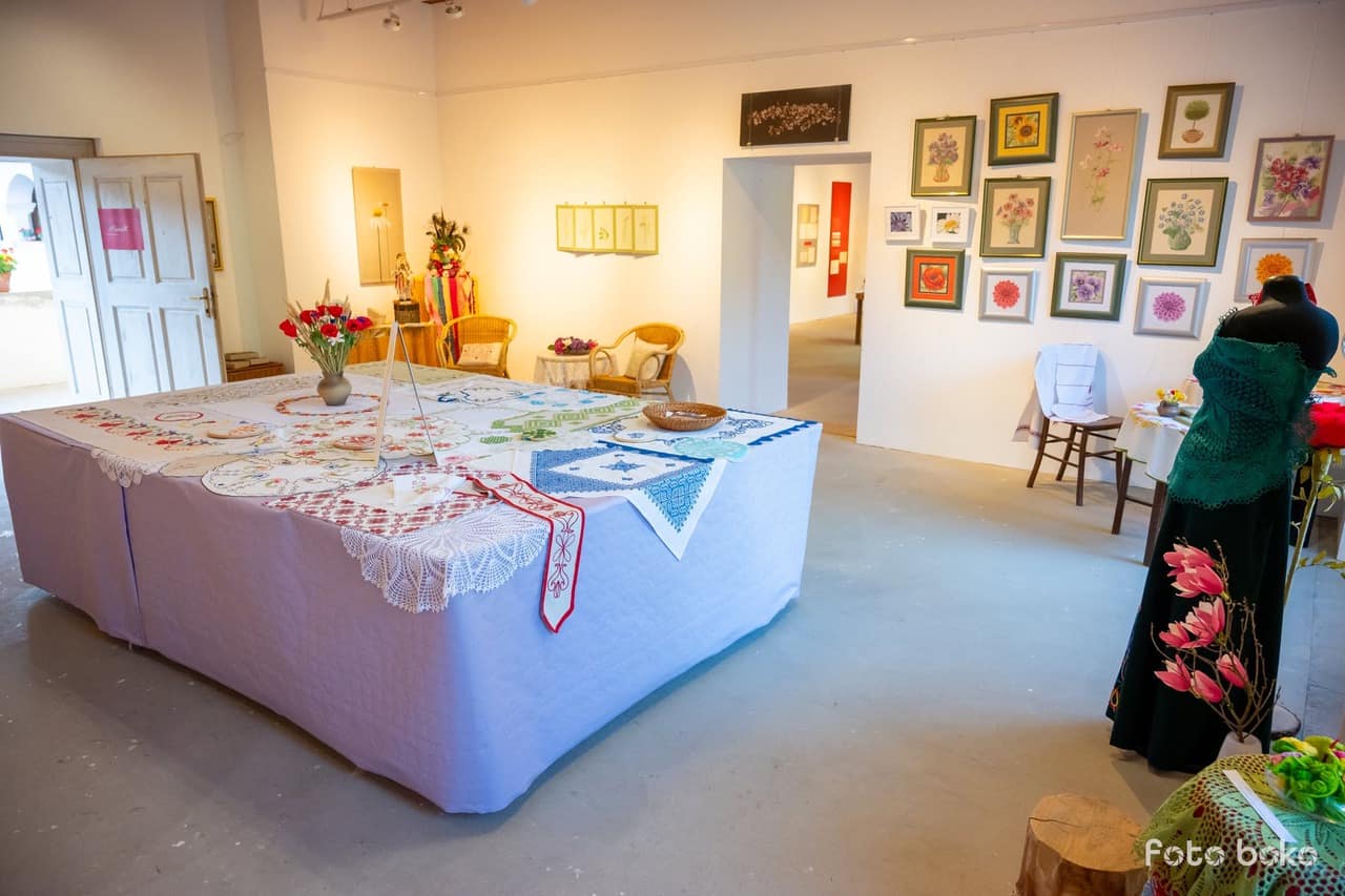Textile handicrafts by Ana Crnkovič
exhibited as part of the Festival.