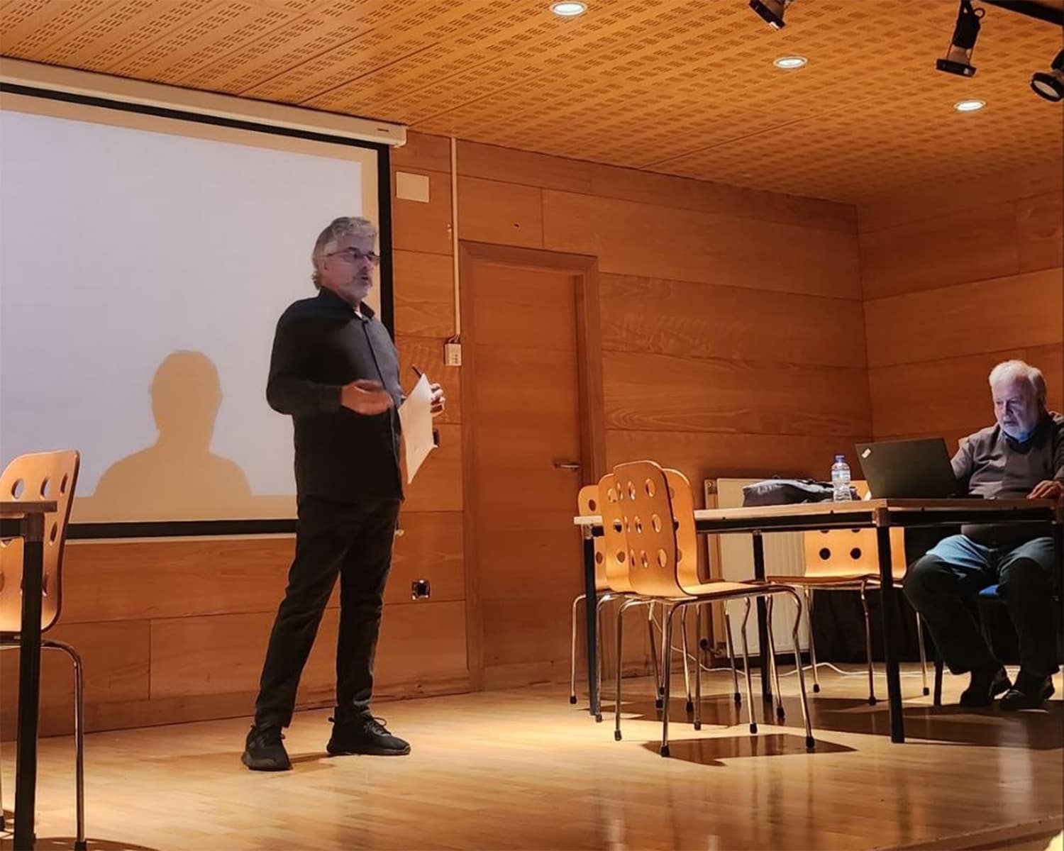 Researcher Ángel Antonio Rodríguez Martín presenting the course.