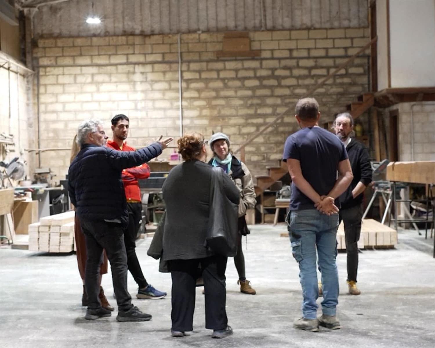 Participants and crafts tutor during one the "hórreo" restorations woodwork workshop.